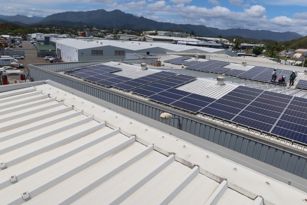 centrale panneaux solaires toit photovoltaïque